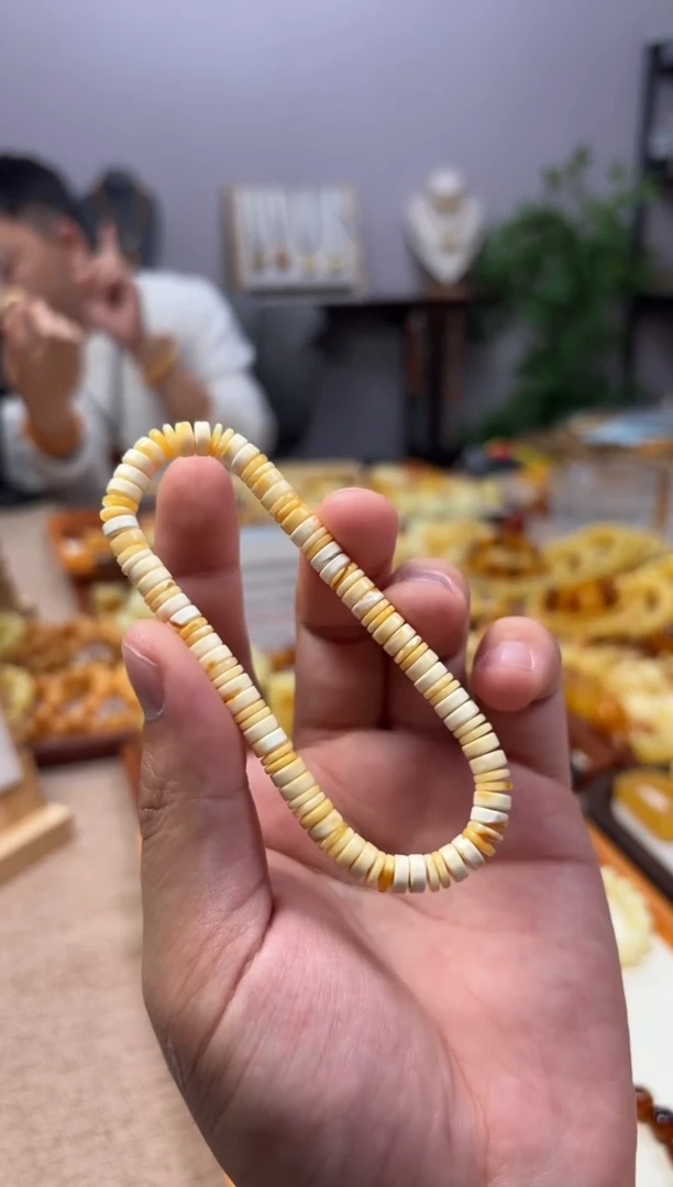 【闪购商品】蜜蜡裸石未镶嵌手串