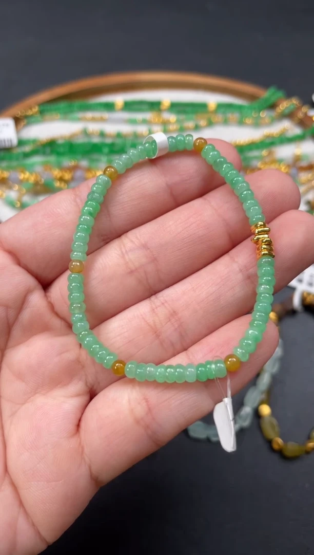 套链足金镶嵌翡翠一条  P529