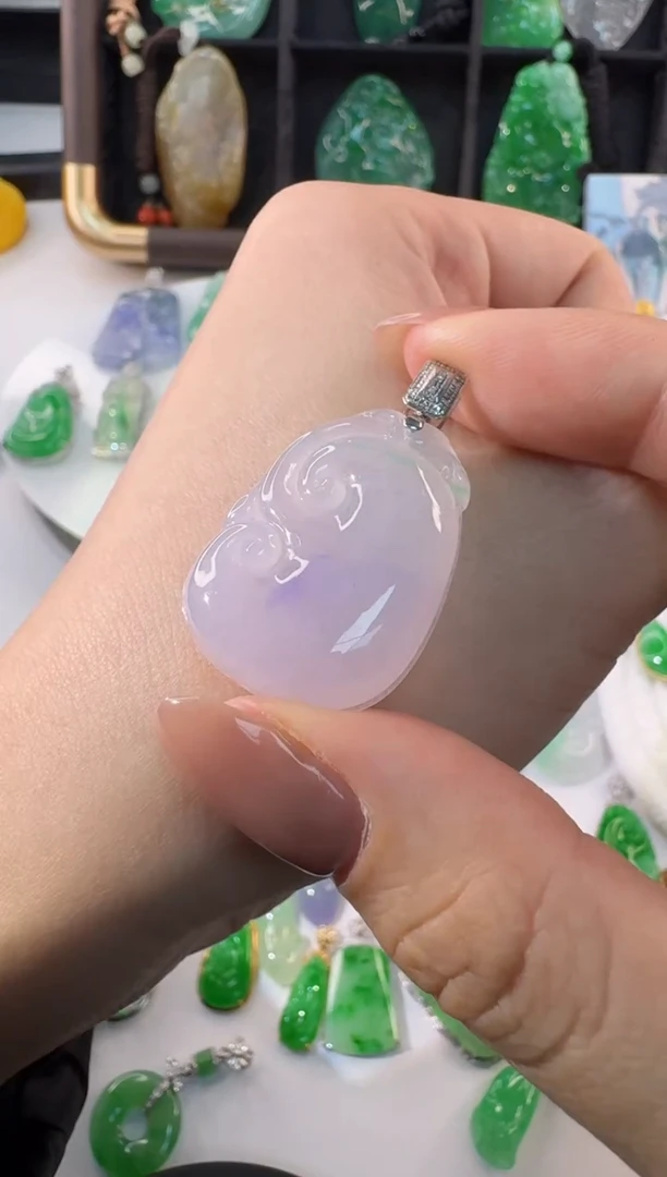 颈饰18K金镶嵌翡翠缅甸A货翡翠