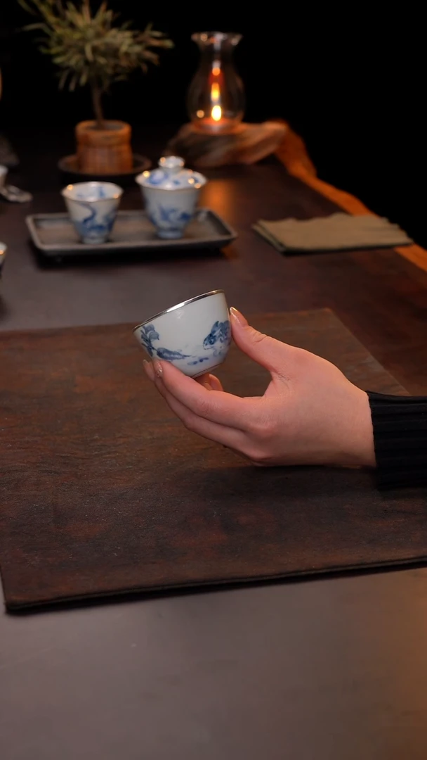 景德镇仿明青花手绘大白兔主人杯包银口