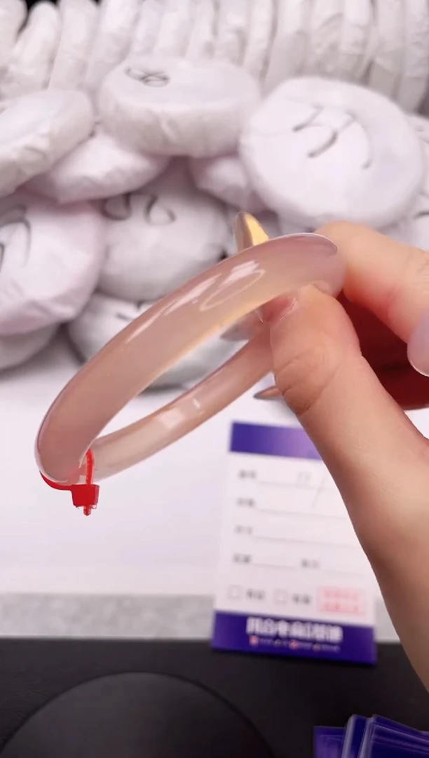 【闪购商品】石英质玉手镯未镶嵌17K117-56