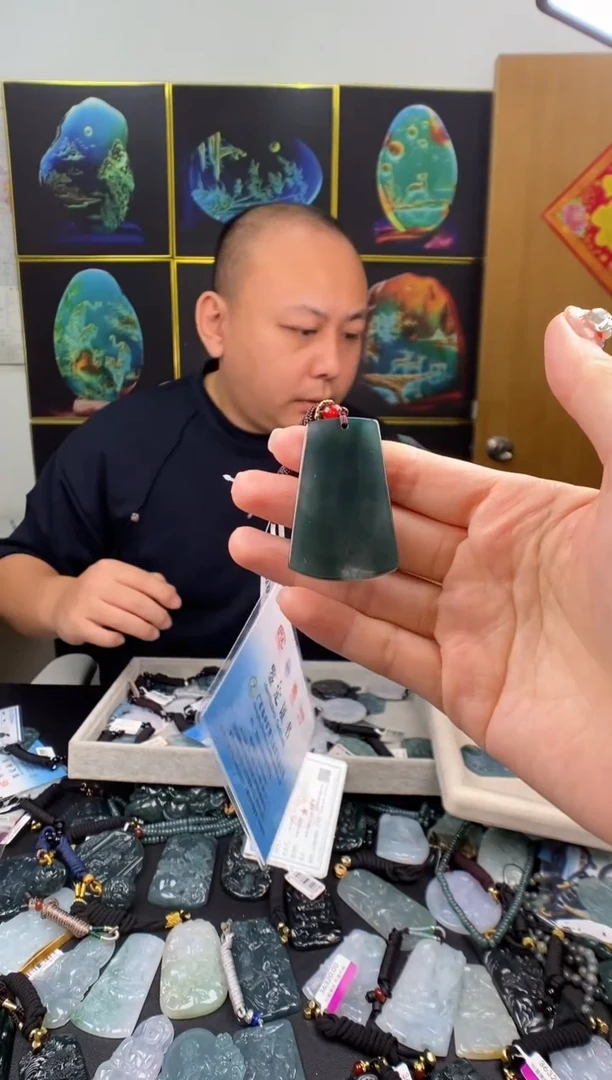 翡翠未镶嵌颈饰多样性发其一