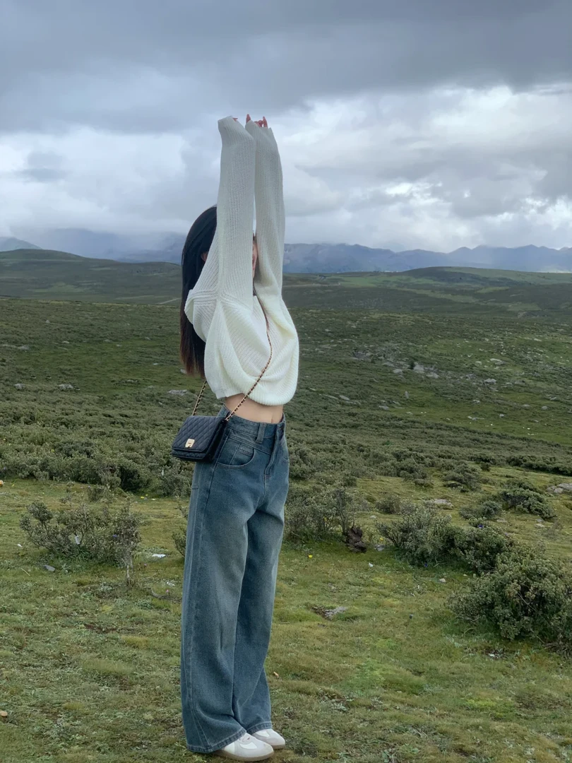 2025春季新款韩系气质小香风超好看白色针织上衣搭配牛仔裤两件套