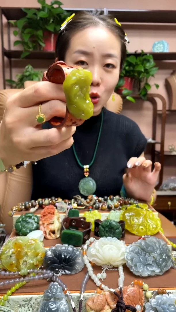 未镶嵌岫玉吊坠多样性发货发其中之一
