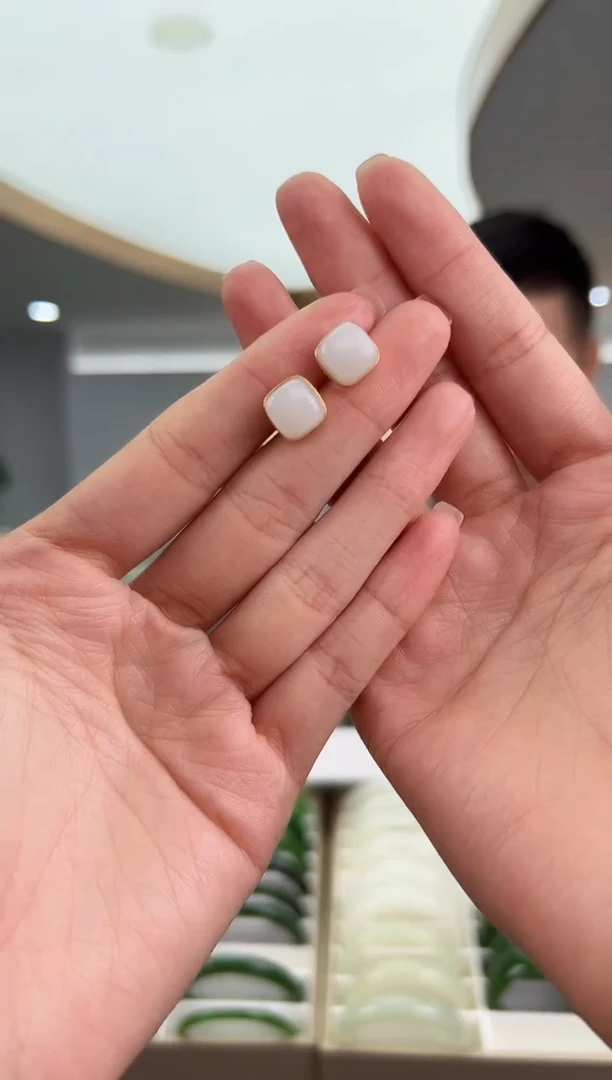 18K金镶嵌和田玉耳饰6