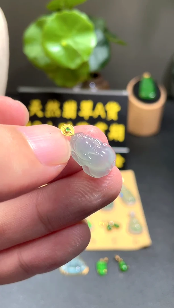颈饰18K金镶嵌翡翠翡翠A货