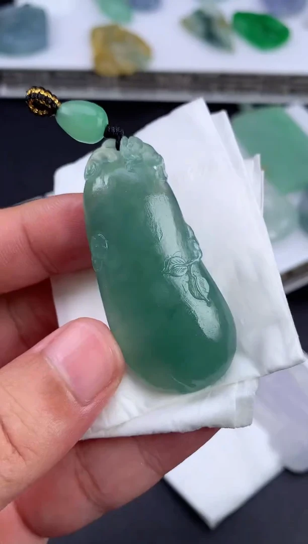 未镶嵌定制翡翠b**o翡翠