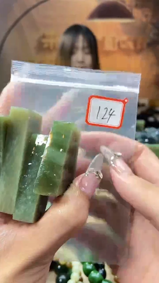 未镶嵌和田玉挂件?1