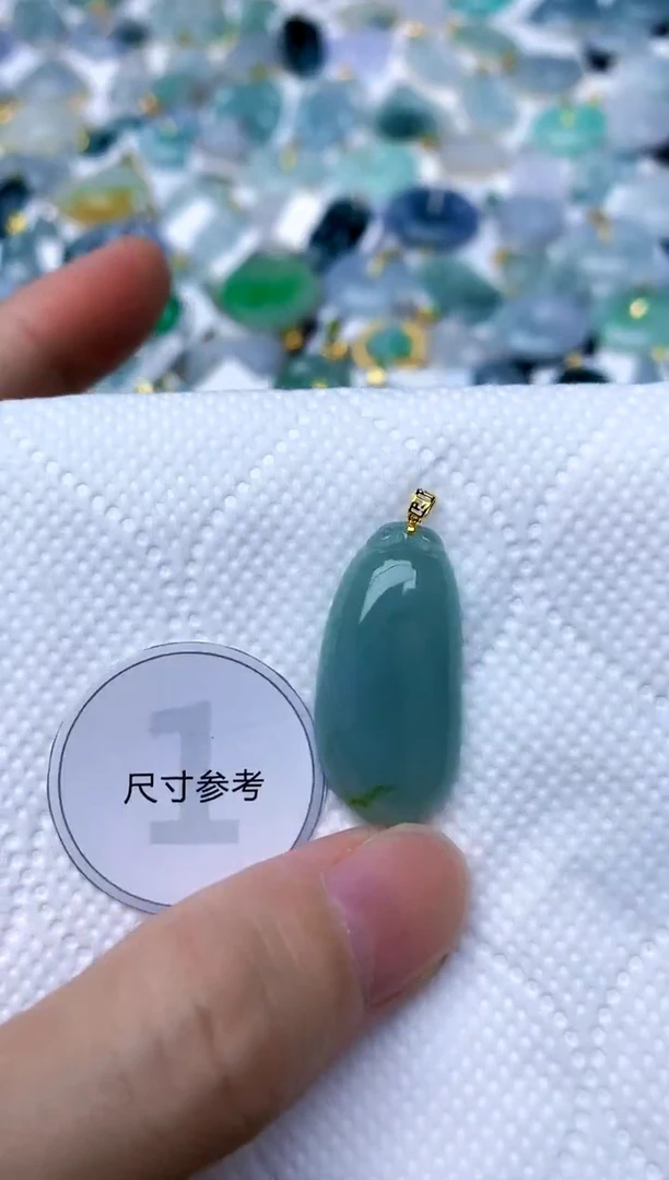 颈饰18K金镶嵌翡翠天然A货翡翠