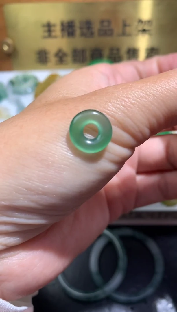 未镶嵌定制翡翠毛货