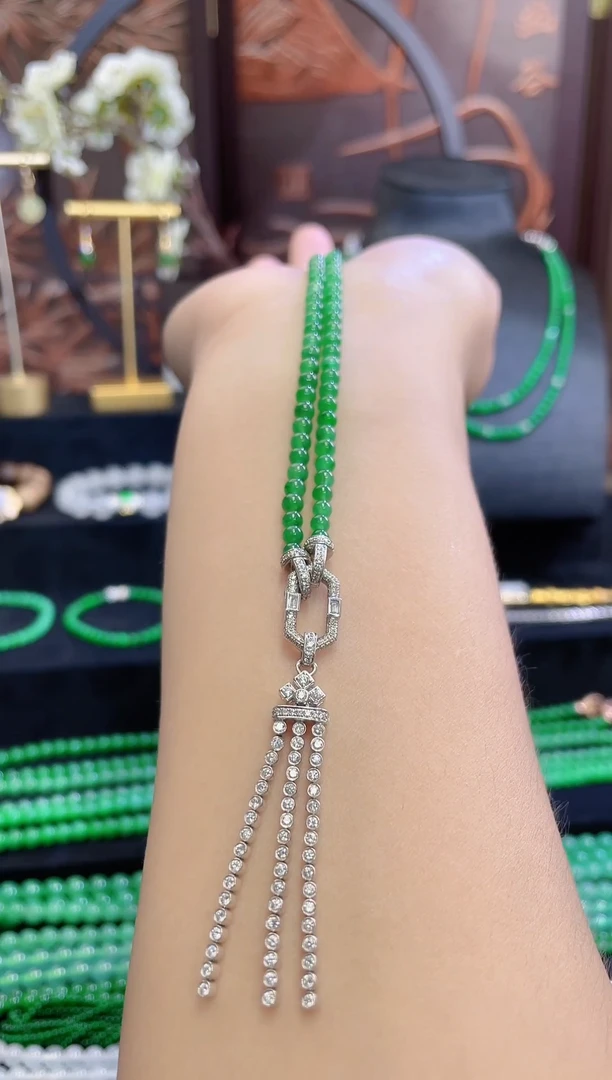 颈饰18K金镶嵌翡翠阳绿翡翠小米珠珠链