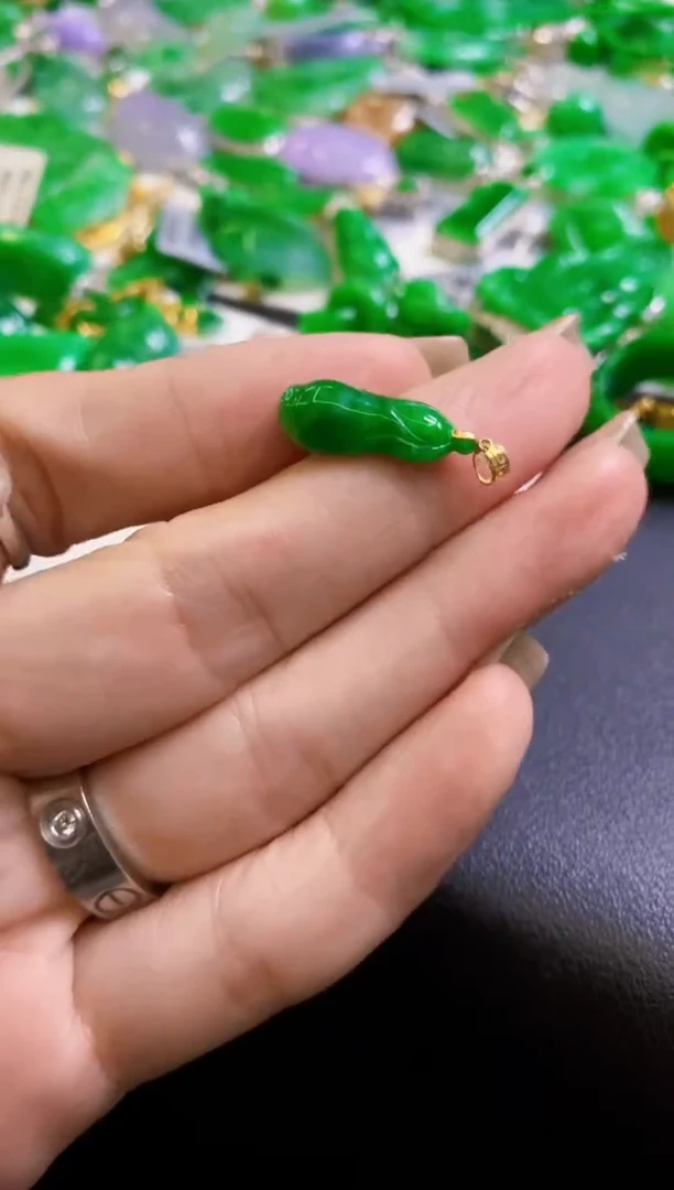 【闪购商品】定制翡翠18K金镶嵌吊坠