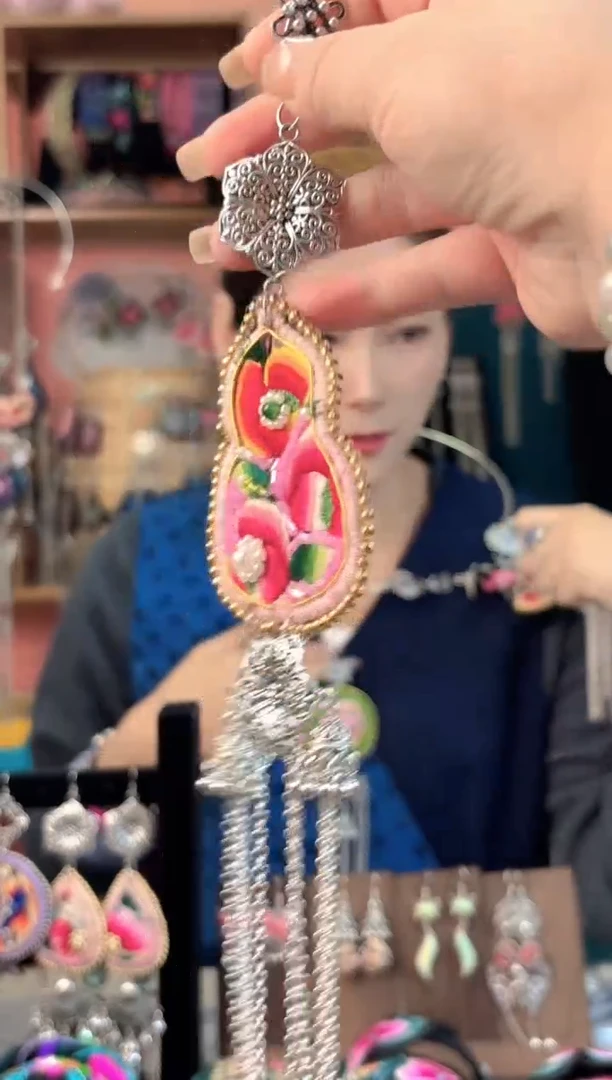 织绣艺枝独绣手工饰品180