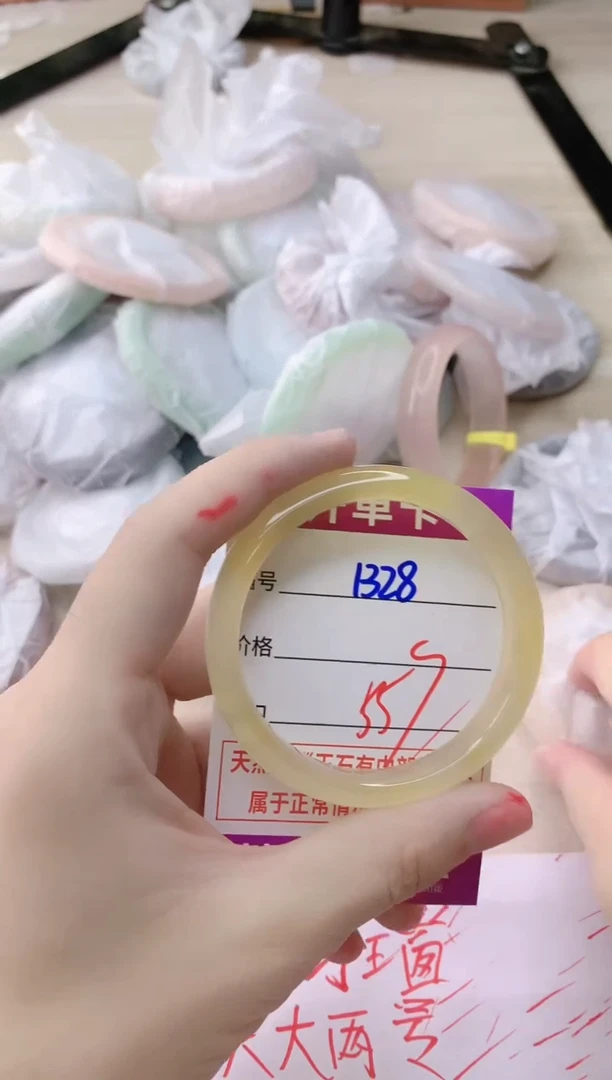 玛瑙/玉髓手镯未镶嵌1328