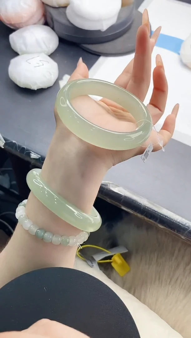 未镶嵌手镯石英质玉w93-DB60+