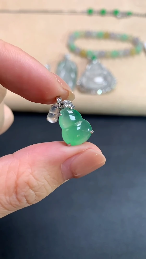 翡翠18K金镶嵌吊坠(不含链)葫芦|6980+0