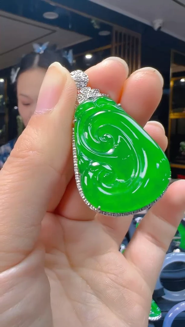 吊坠(赠链)18K金镶嵌翡翠059