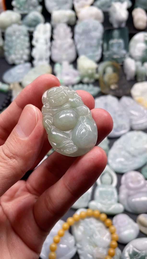 翡翠未镶嵌颈饰诺****界天然翡翠a货