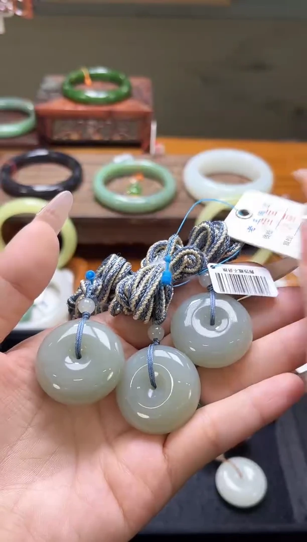 吊坠(不含链)未镶嵌和田玉且末青白 平安扣 有瑕疵 多样性发一