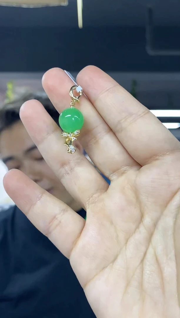 颈饰未镶嵌翡翠多样性发其一颜色微差