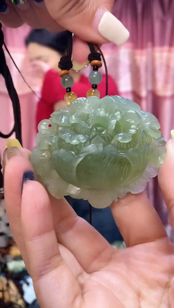 未镶嵌岫玉吊坠