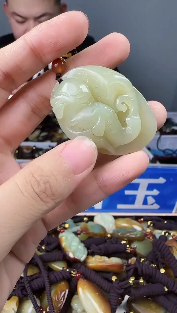 和田玉未镶嵌颈饰1