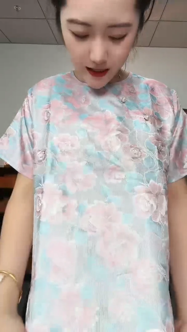 闪购年轻时尚上衣