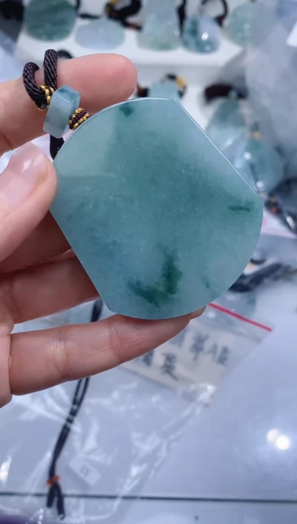 颈饰未镶嵌翡翠吊坠