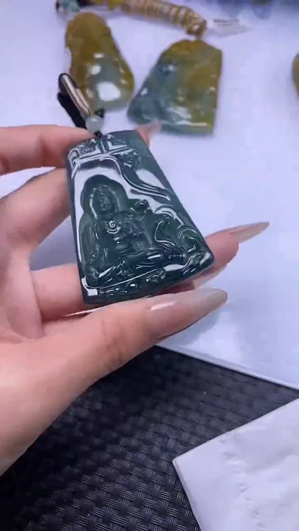 颈饰未镶嵌翡翠