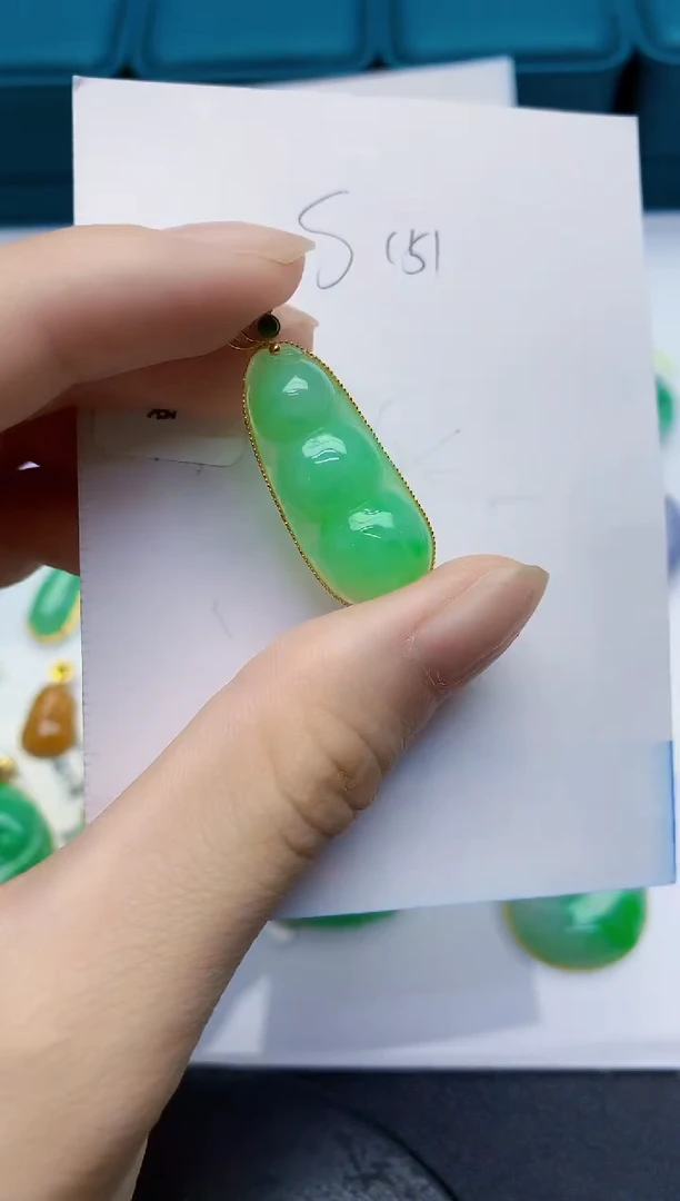 翡翠18K金镶嵌颈饰000000000