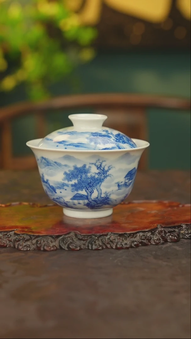 青花手绘山水主盖碗