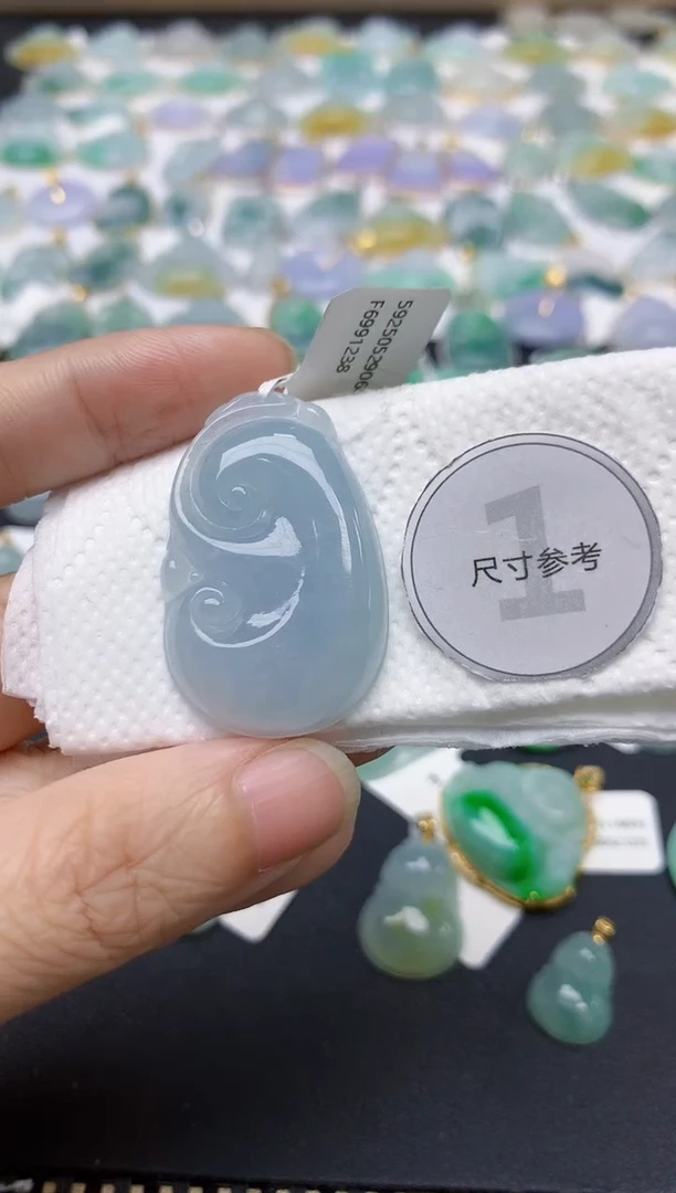 翡翠未镶嵌颈饰天然缅甸A货翡翠