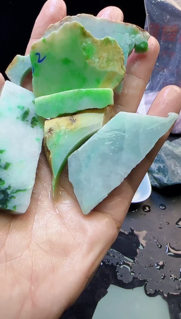 翡翠未镶嵌颈饰何*斋181天然A货翡翠