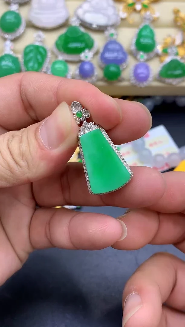 颈饰18K金镶嵌翡翠304-中国好珍宝