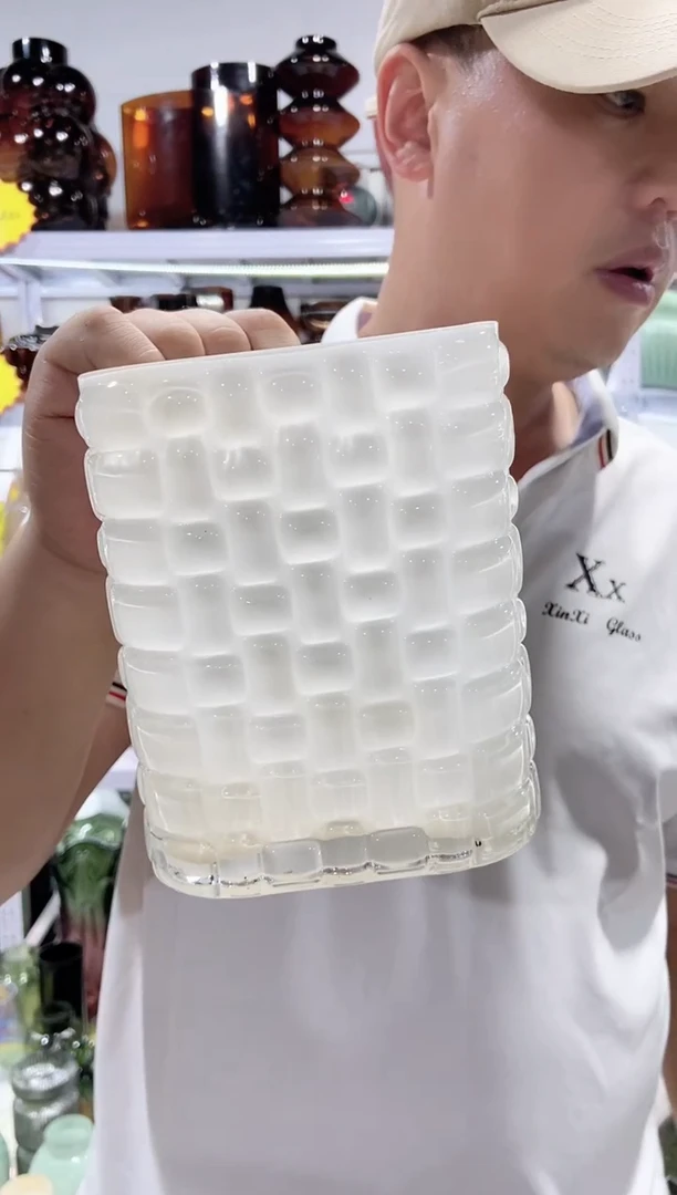 奶白色方瓶...........