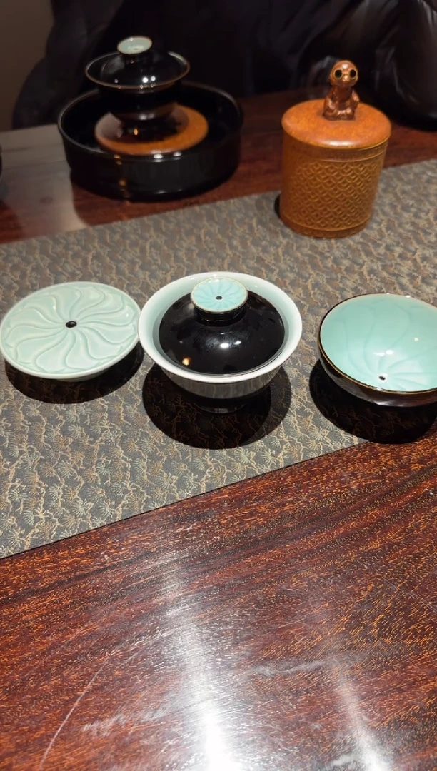 瓷我黄灿 青墨绽莲 元宝二才碗加茶碗