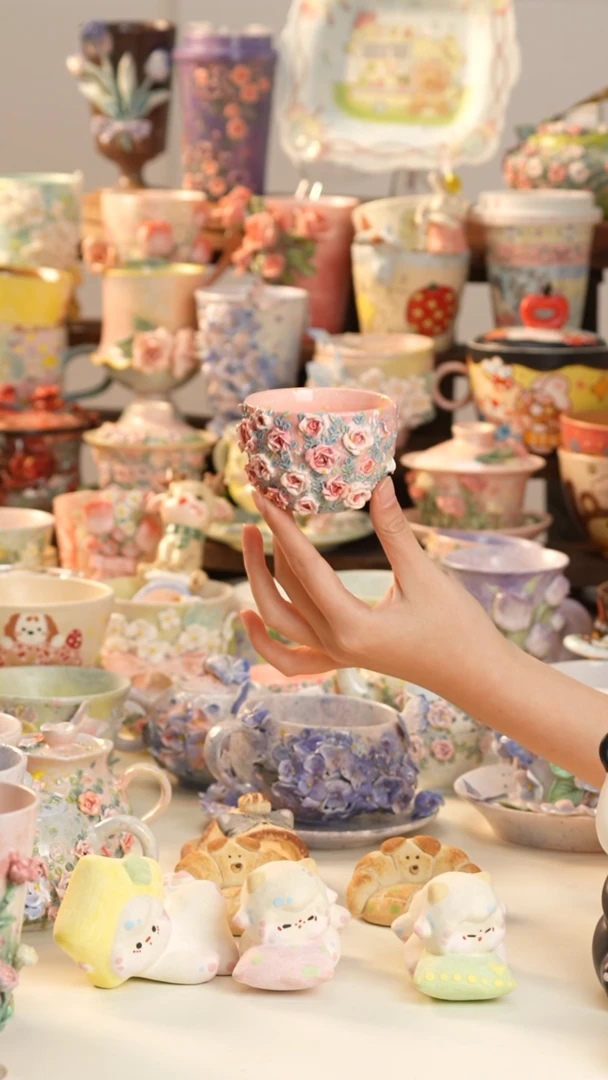 摆件陶景德镇釉下彩手绘设计师款陶瓷