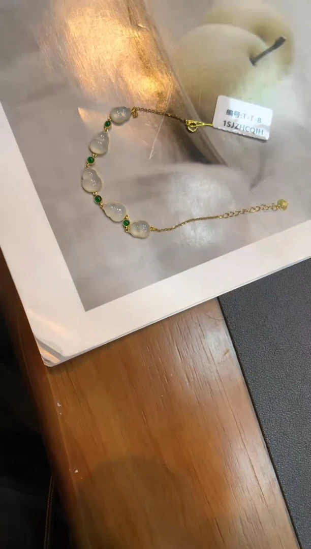 18K金镶嵌手链翡翠手链