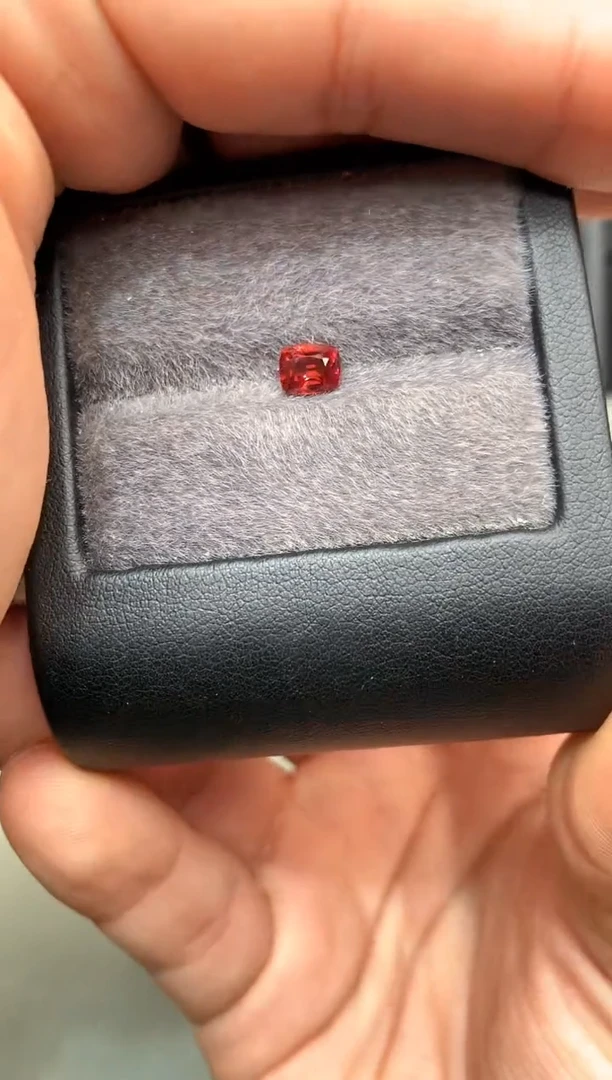 【闪购商品】定制尖晶石裸石未镶嵌枕型 火焰红色调尖晶石 0.88ct