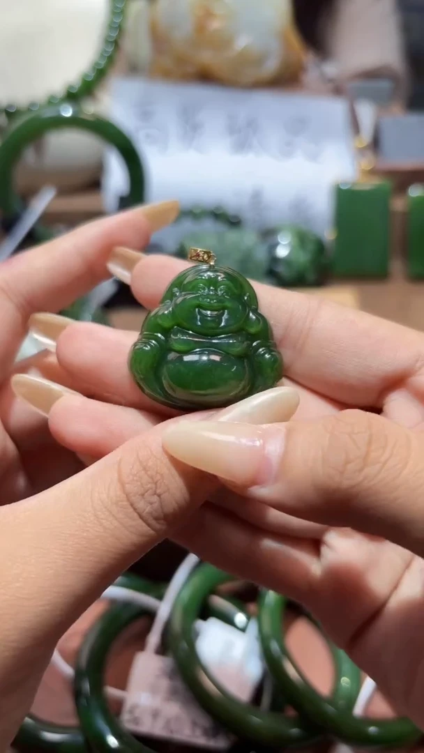 颈饰18K金镶嵌和田玉（碧玉）1