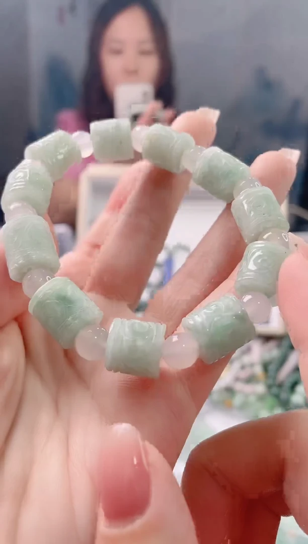 翡翠未镶嵌吊坠(赠链)12+