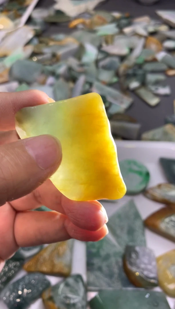 【闪购商品】翡翠颈饰未镶嵌天然翡翠A货