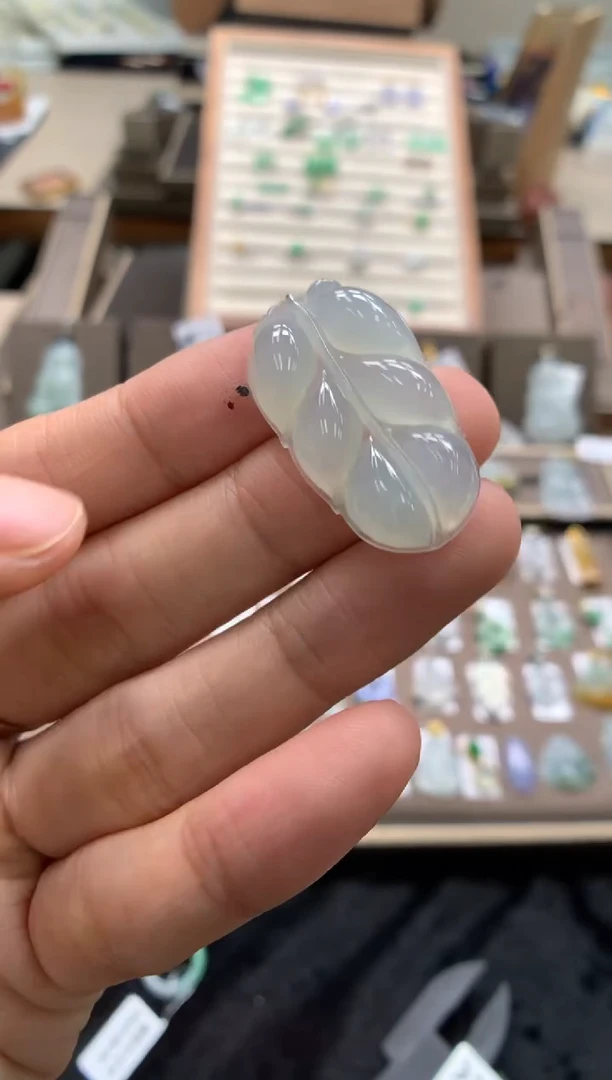 颈饰未镶嵌翡翠叶子