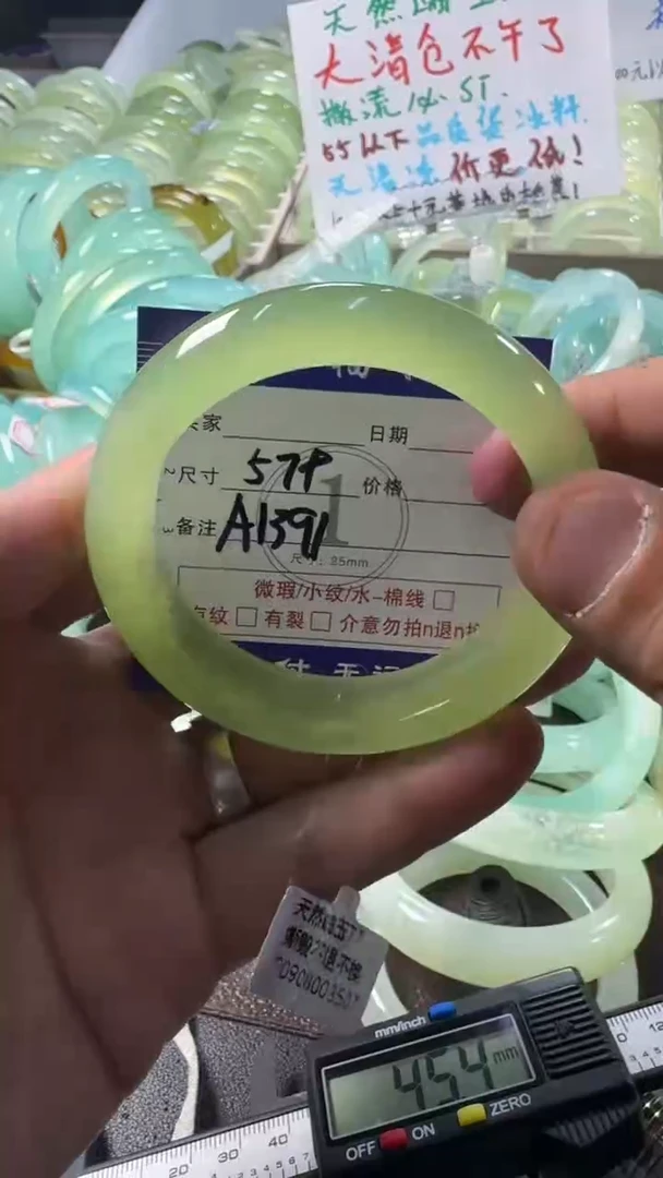 未镶嵌蛇纹石玉手镯1