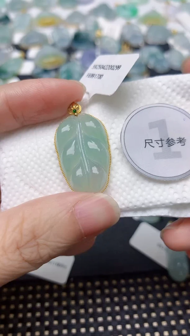 颈饰18K金镶嵌翡翠天然缅甸A货翡翠