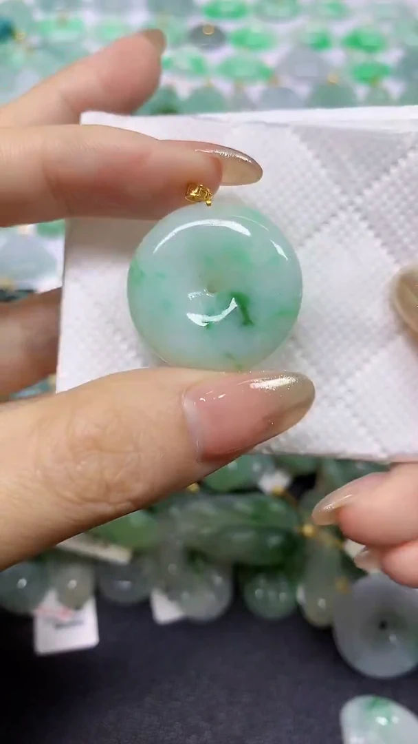 颈饰未镶嵌翡翠A货