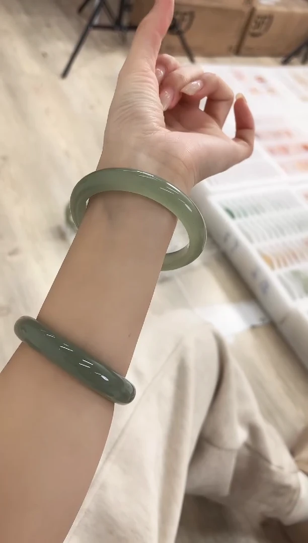 未镶嵌手镯石英质玉83-58D