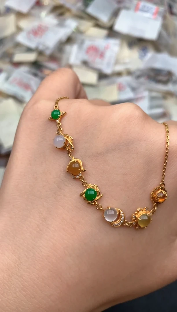 18K金镶嵌挂件翡翠一