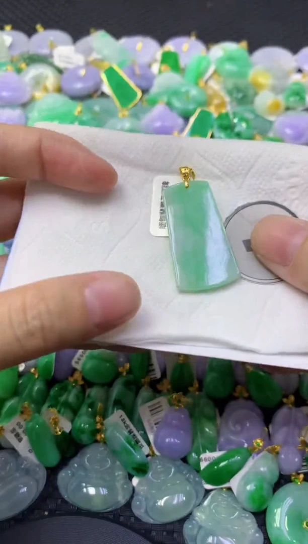 颈饰未镶嵌翡翠天然缅甸翡翠A货