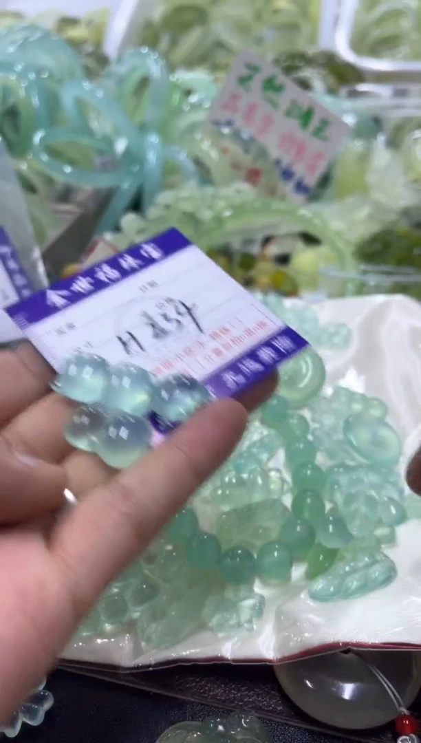 未镶嵌蛇纹石玉颈饰随机发一个